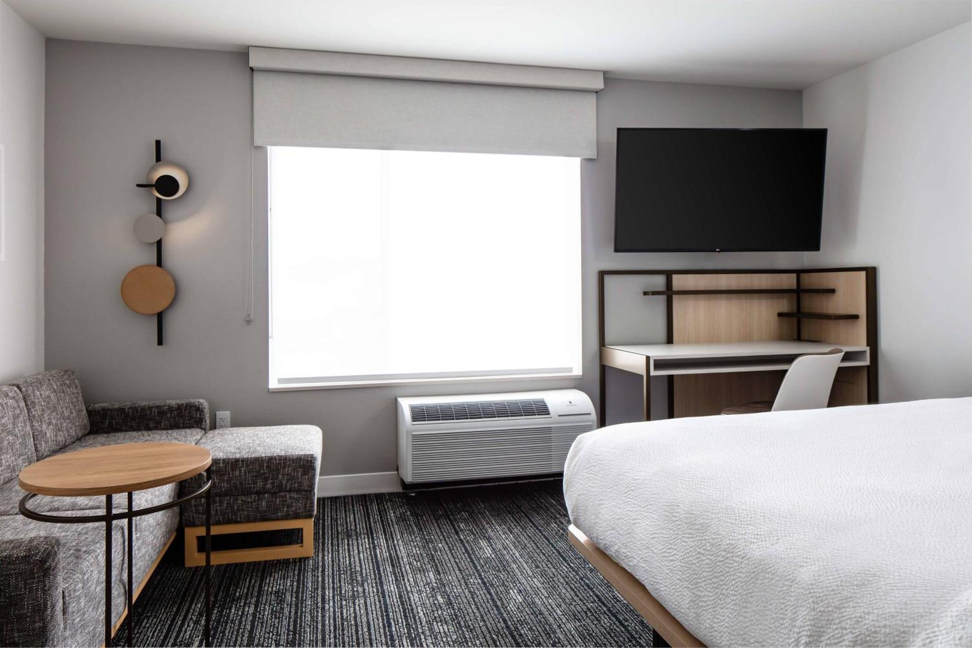 Towneplace Suites By Marriott Milwaukee West Bend Exterior photo
